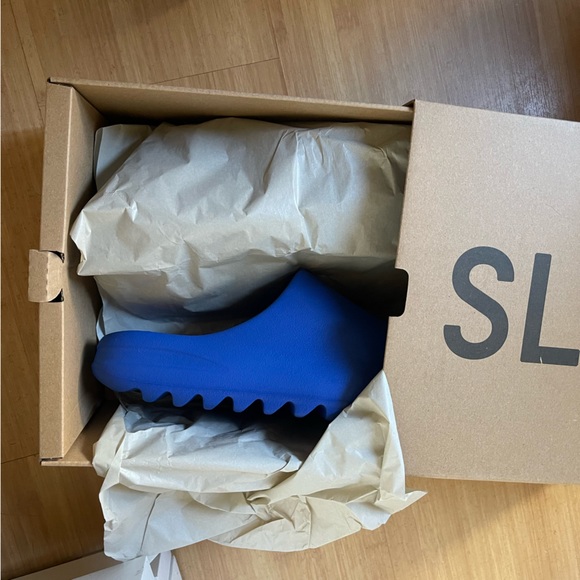 Yeezy slide “Azure” NWT ❗️sold on merc❗️ - Picture 11 of 12
